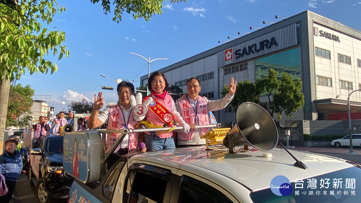 國民黨主席朱立倫輔選台中市第三選區立委楊瓊瓔。