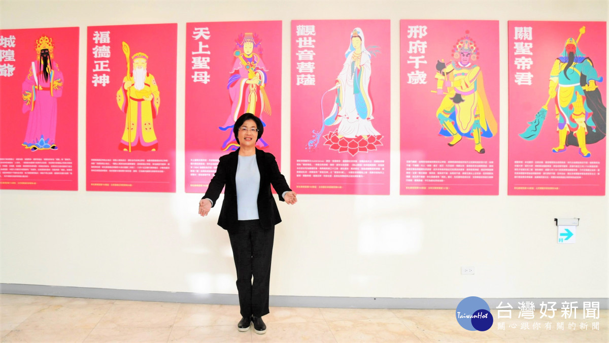 宮廟藝術展,現漲王惠美歡迎鄉親蒞臨欣賞。圖/記者鄧富珍翻攝