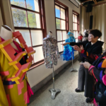 歷史建物中翻轉傳統秀流行 弘光科大畀站台中放送局展出