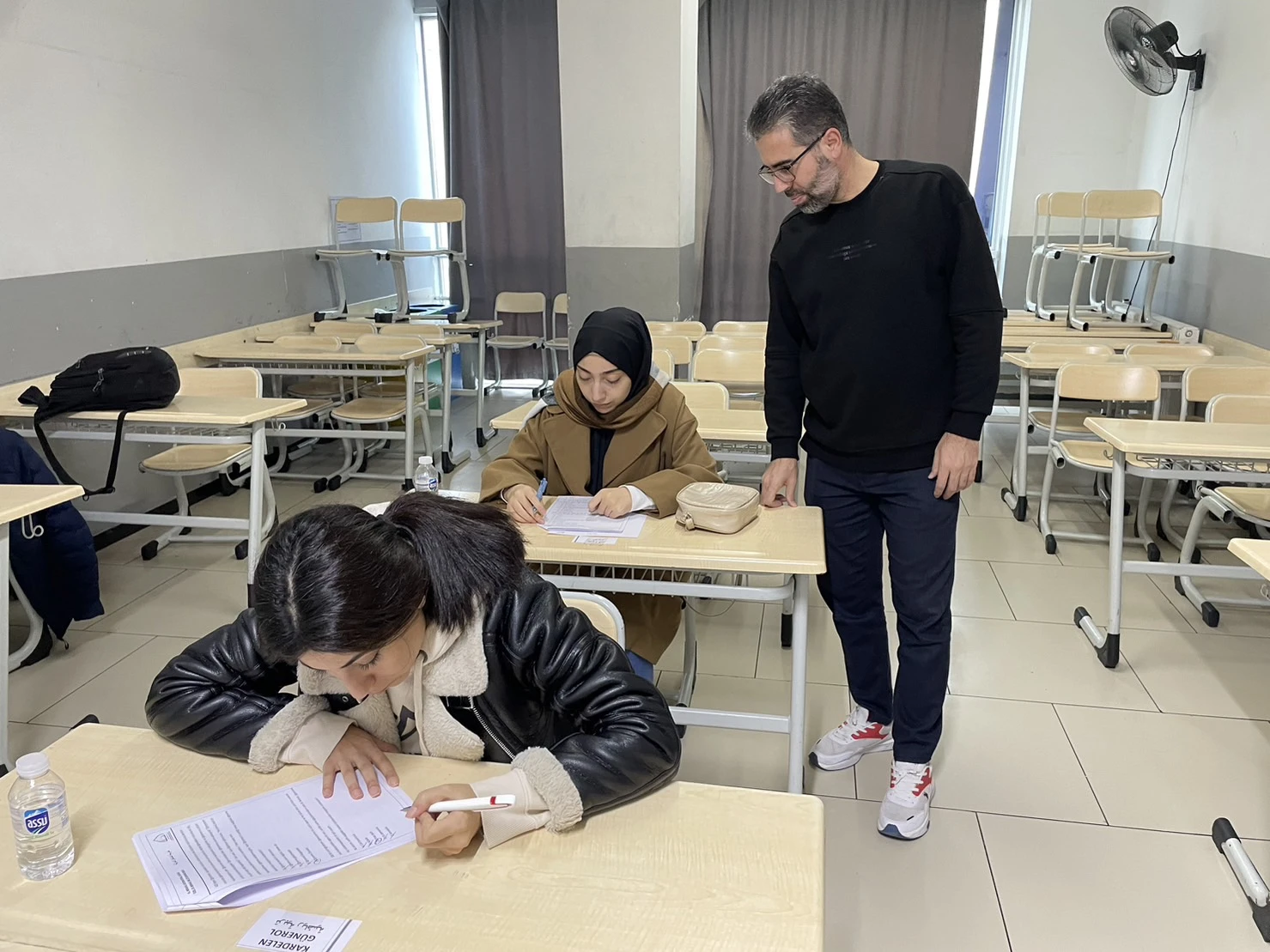 招聘活動中,考生們經歷了筆試和面試的嚴格篩選,無論是阿拉伯文還是土耳其語,展現了他們卓越的教學素養。