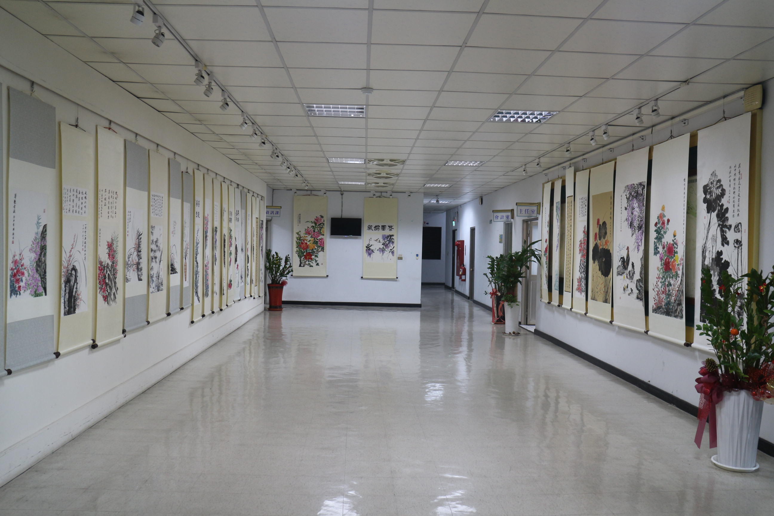 許富春師生聯展大里地政所展出　水墨畫營造古色古香韻味