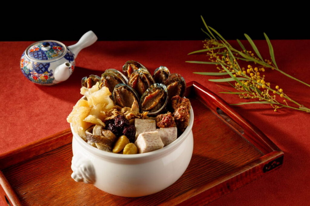 台菜王子黃景龍【極品鮑魚花膠佛跳牆】,陪你美味過好年。
