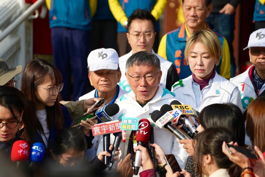 蔡壁如現身台中挺侯造勢 柯文哲:選舉需要不然希望她怎樣? 214 蔡壁如現身台中挺侯造勢 柯文哲:選舉需要不然希望她怎樣? 213
