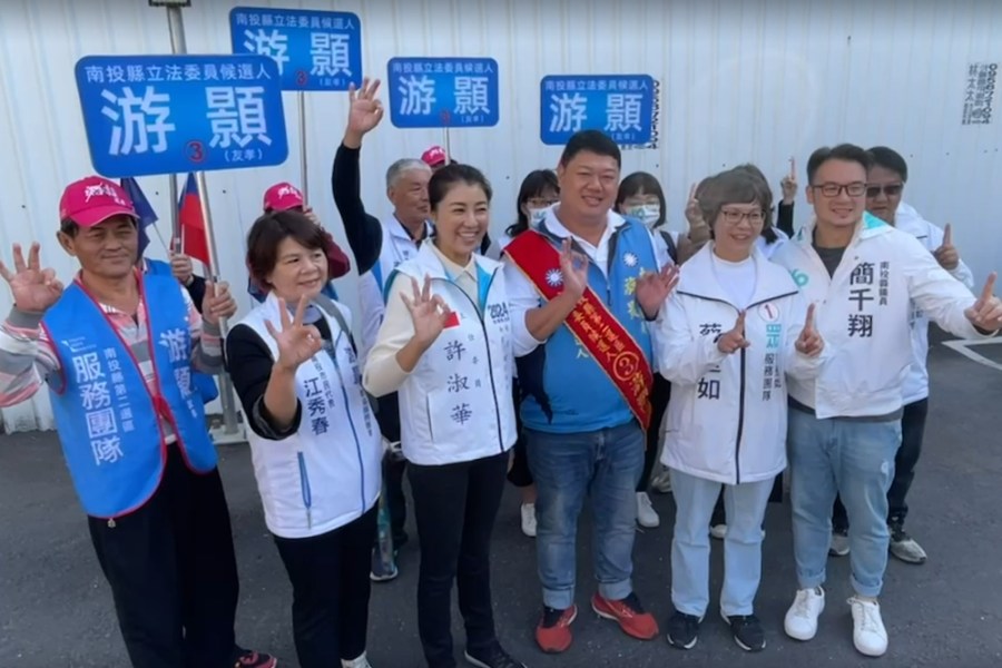 郭璽驚天一跪 許淑華:批評女性讓選風變得非常LOW 200 郭璽驚天一跪 許淑華:批評女性讓選風變得非常LOW 199