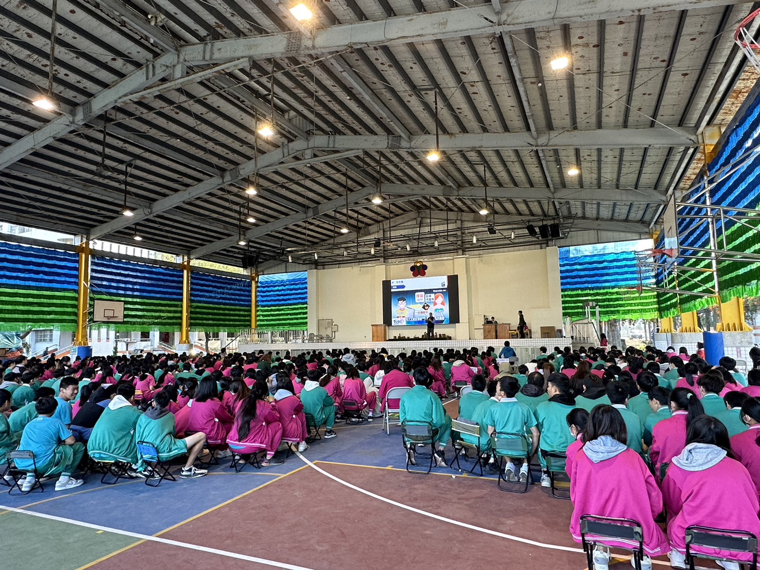 霧峰分局與光正國中、光榮國中等學校攜手舉辦了「入班(校)宣導」活動。(圖/記者澄石翻攝)