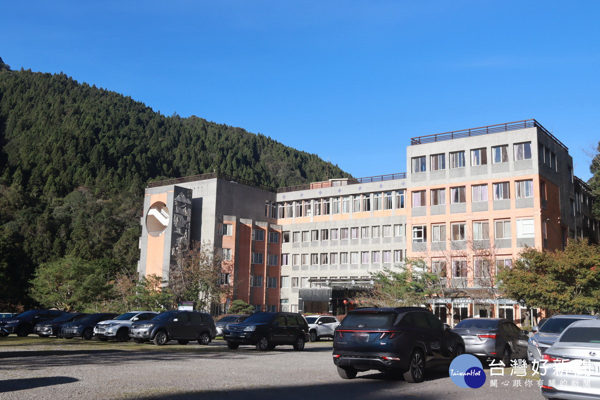 南投縣環保局與環保旅店餐廳攜手推綠色旅遊。（記者扶小萍攝）