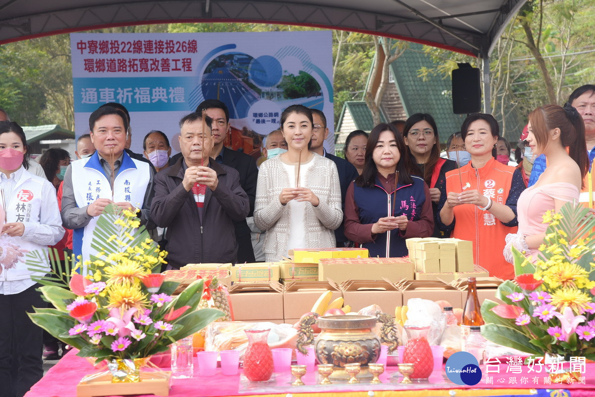 許縣長與地方祈福。(縣府提供)