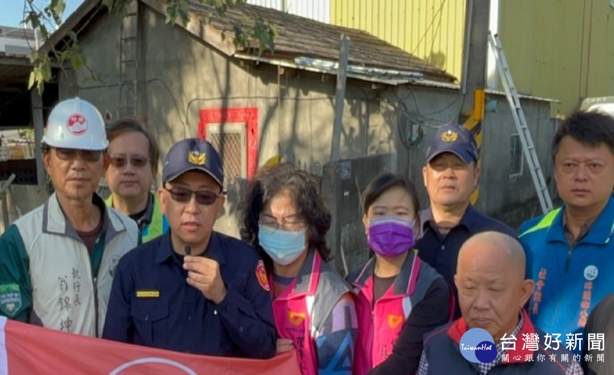 屋漏偏逢連夜雨、母逝後獨居男更顯悲涼 北斗分局結合志工中隊歲末年終協助修繕倍感溫暖