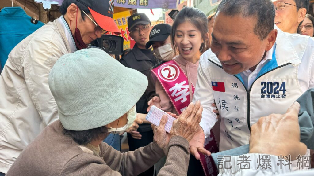 0110-侯友宜高雄掃街(圖/記者金東天攝)