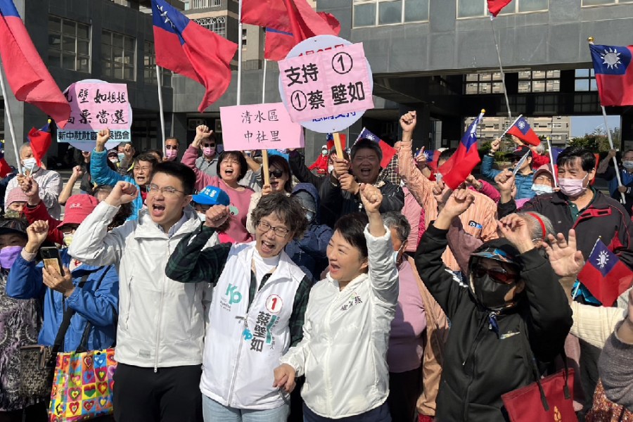 高端疑雲仍不解密 盧秀燕怒:換掉不顧民意立委 220 高端疑雲仍不解密 盧秀燕怒:換掉不顧民意立委 219