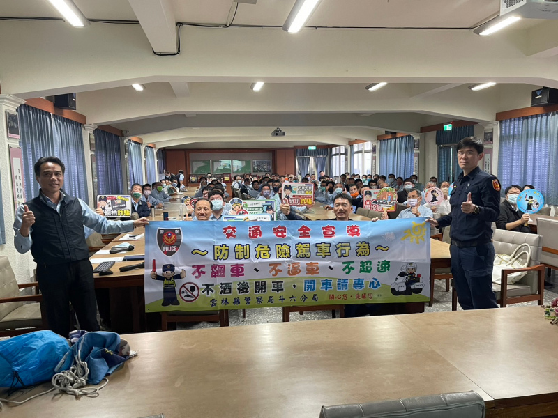 強化工業區交安觀念 斗六警前進企業公司宣導