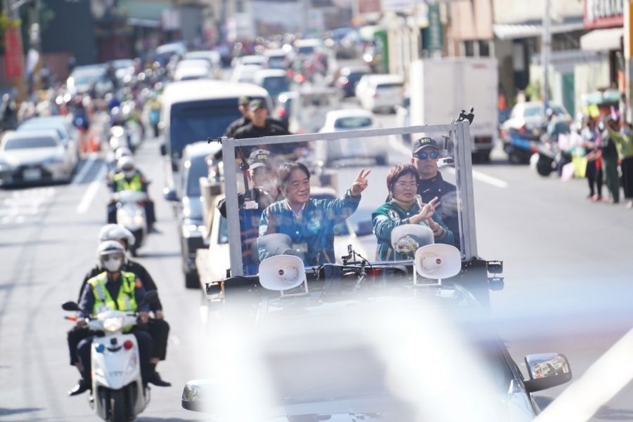 賴清德與陳素月員林車掃 民眾熱情歡迎喊凍蒜加油