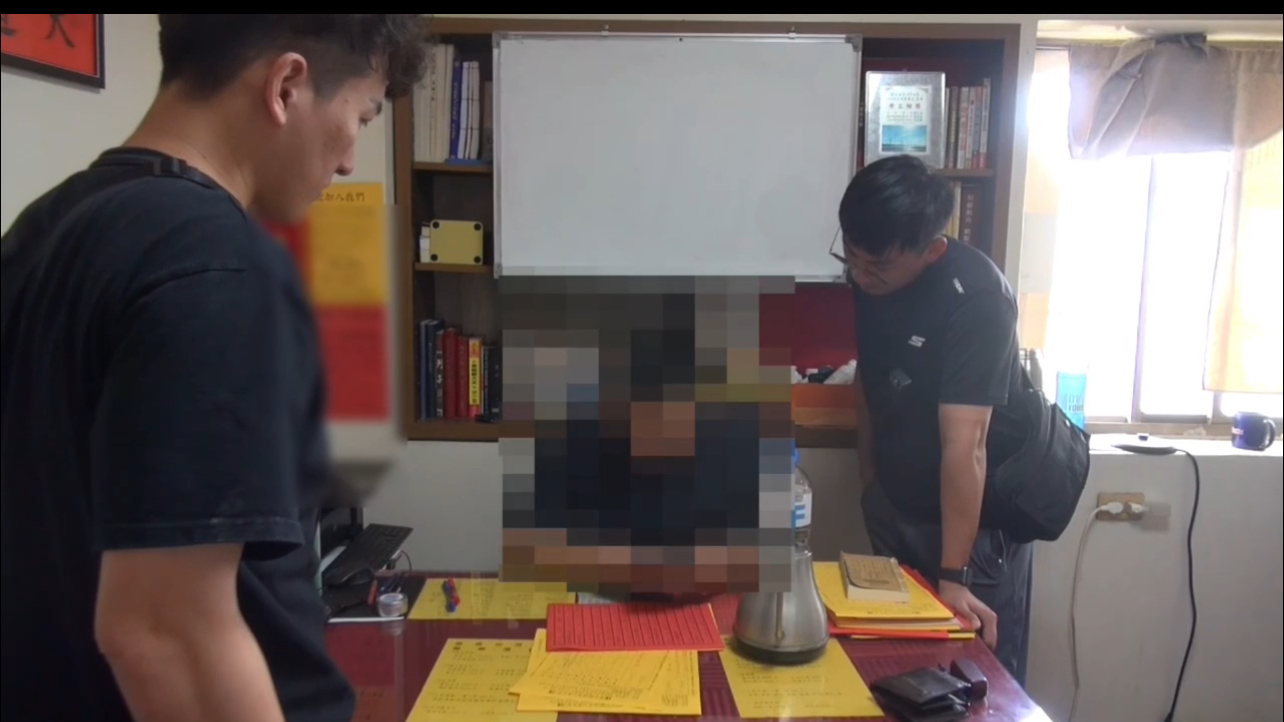 請親友協助提領贓款，其中不乏高知識分子和算命師。（圖/記者澄石翻攝）