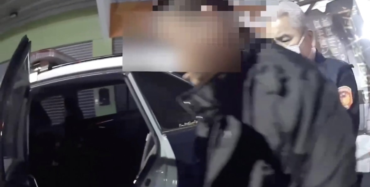 通緝男謊報身分遭拆穿 竟噴防狼噴霧器反抗逃逸 警追逐百米逮捕送辦