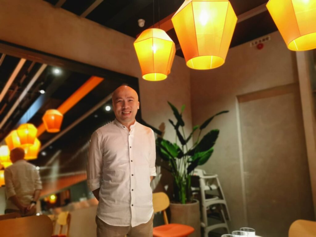 從搬運工到兩岸知名命理師 一千人在等陳明業解惑