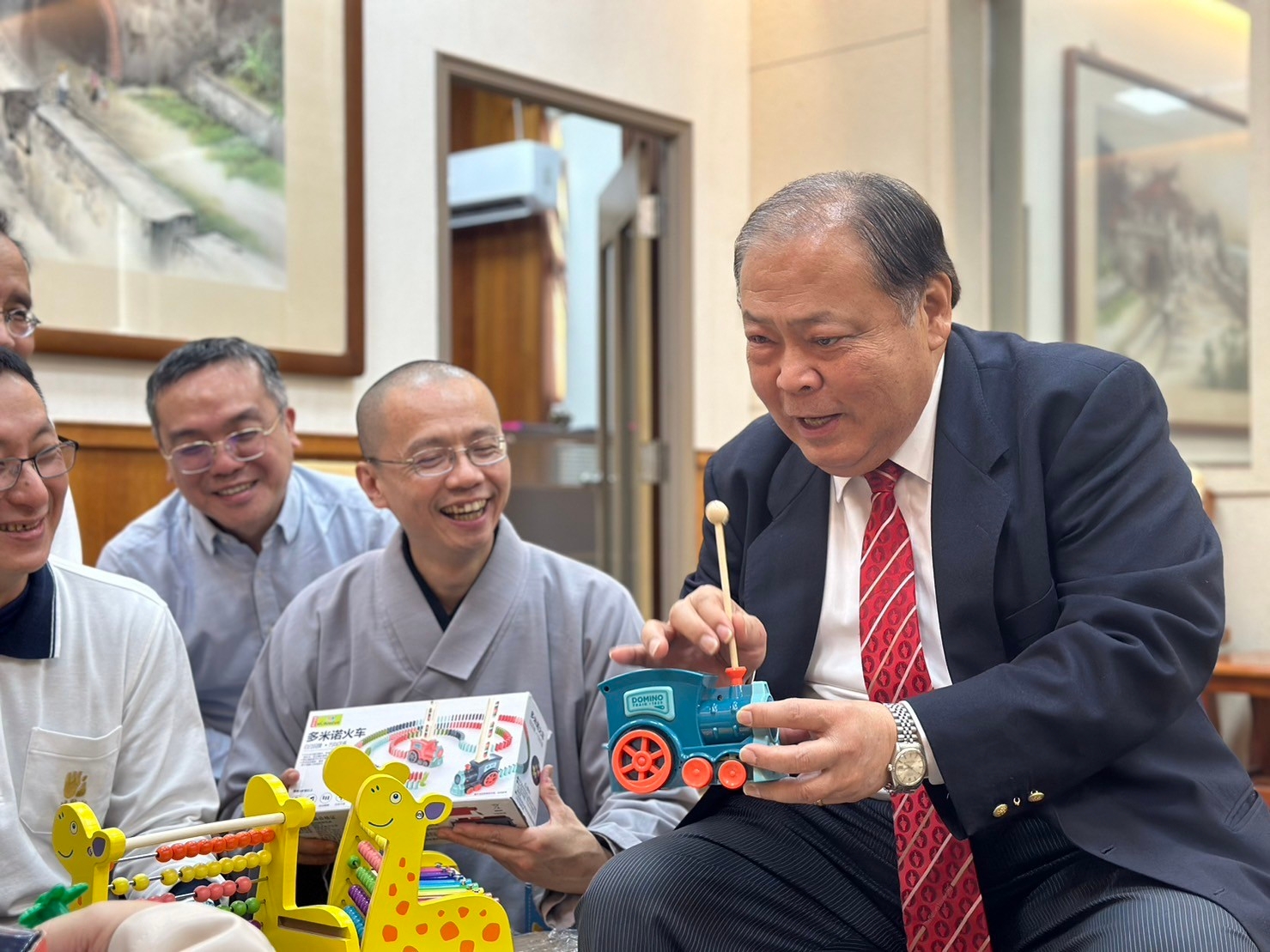 法鼓山慈善基金會捐贈統合訓練工具 陳光復感謝協助地方充實早療工具