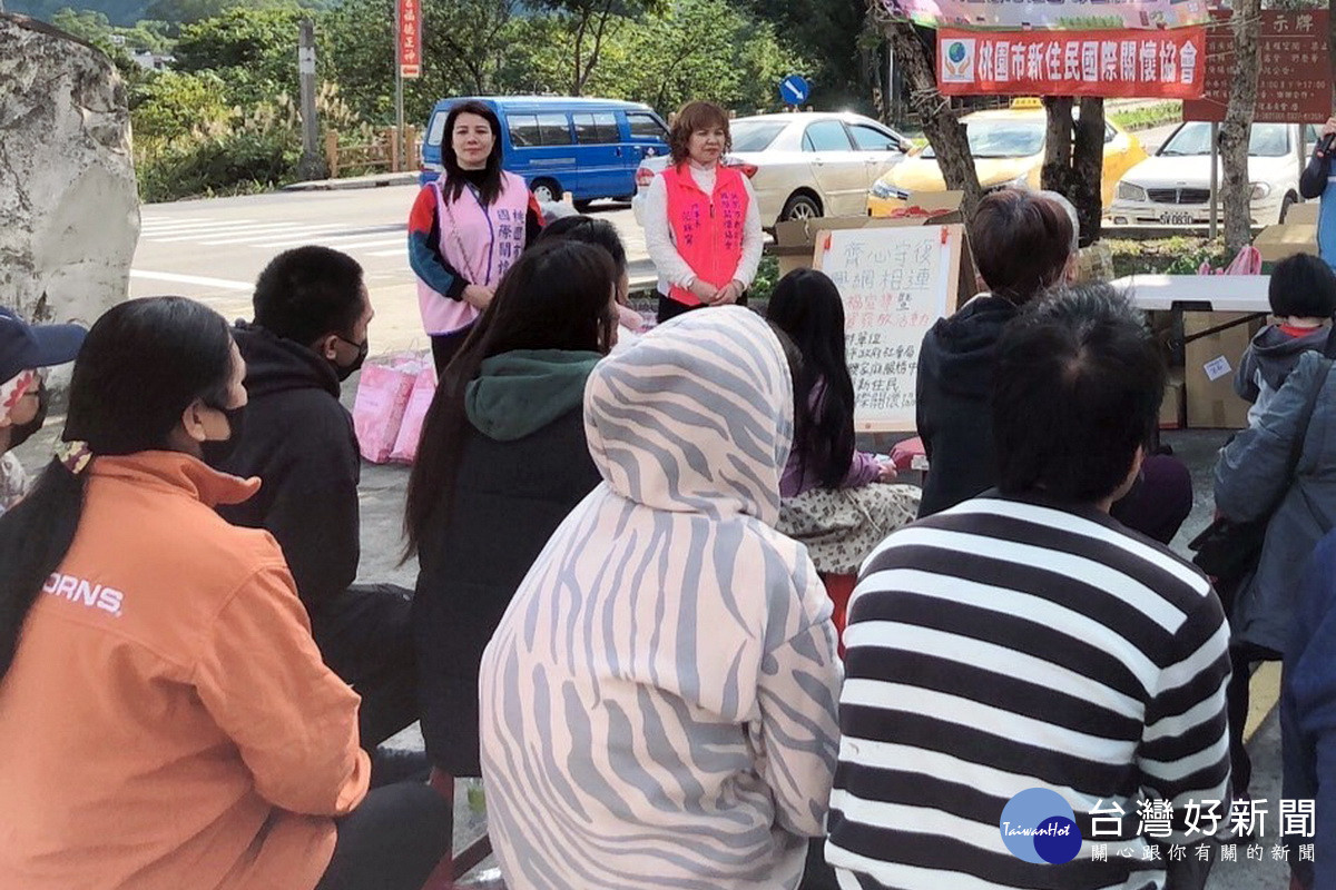 懷著感恩之心回報台灣社會,桃園新住關懷協會偏鄉捐輸愛心發放物資。