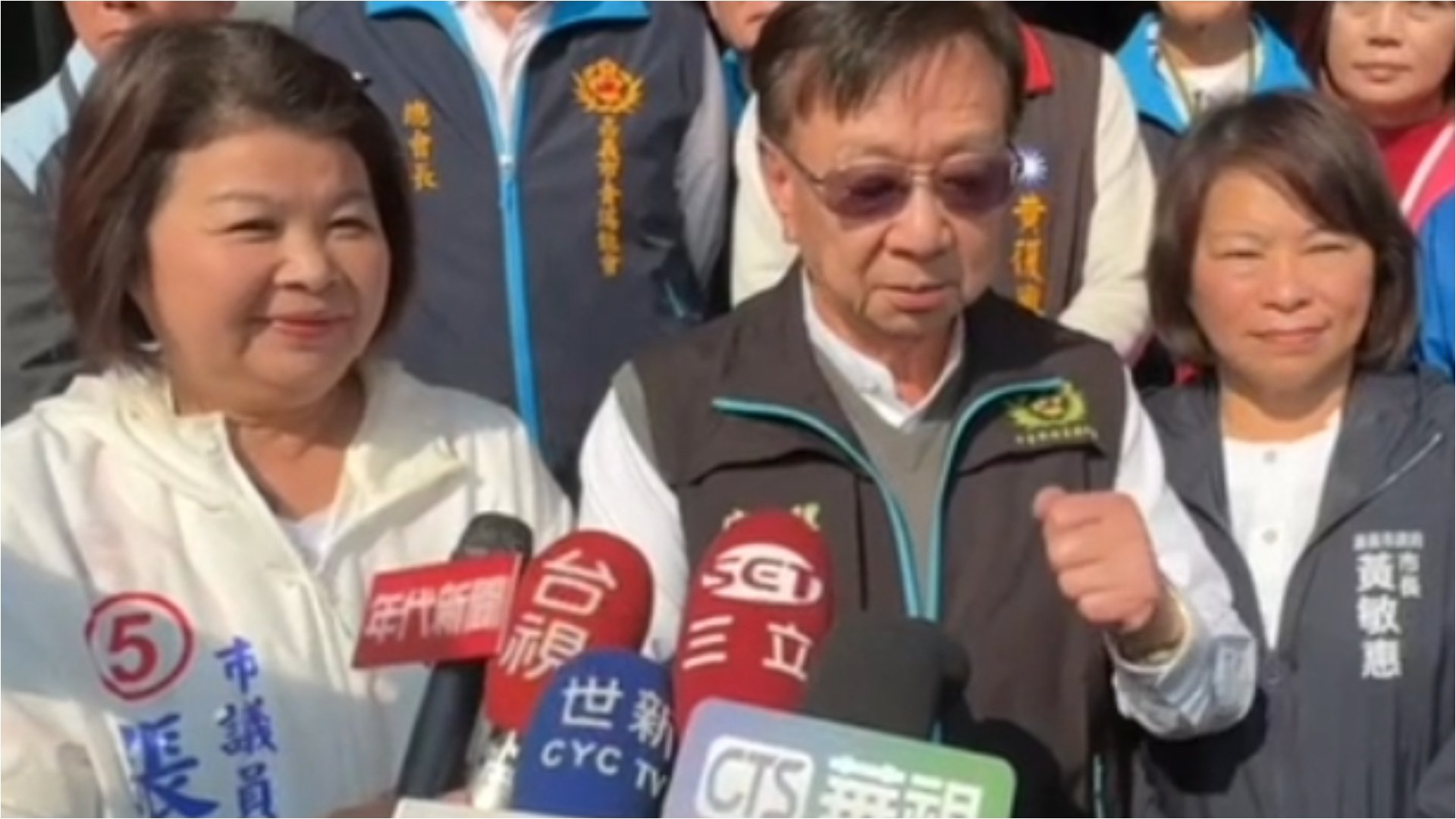 宣明智（中）11日下午受訪表示，「台灣阿銘」公開信，是他經手的，信本來就不是郭董寫的。翻攝畫面