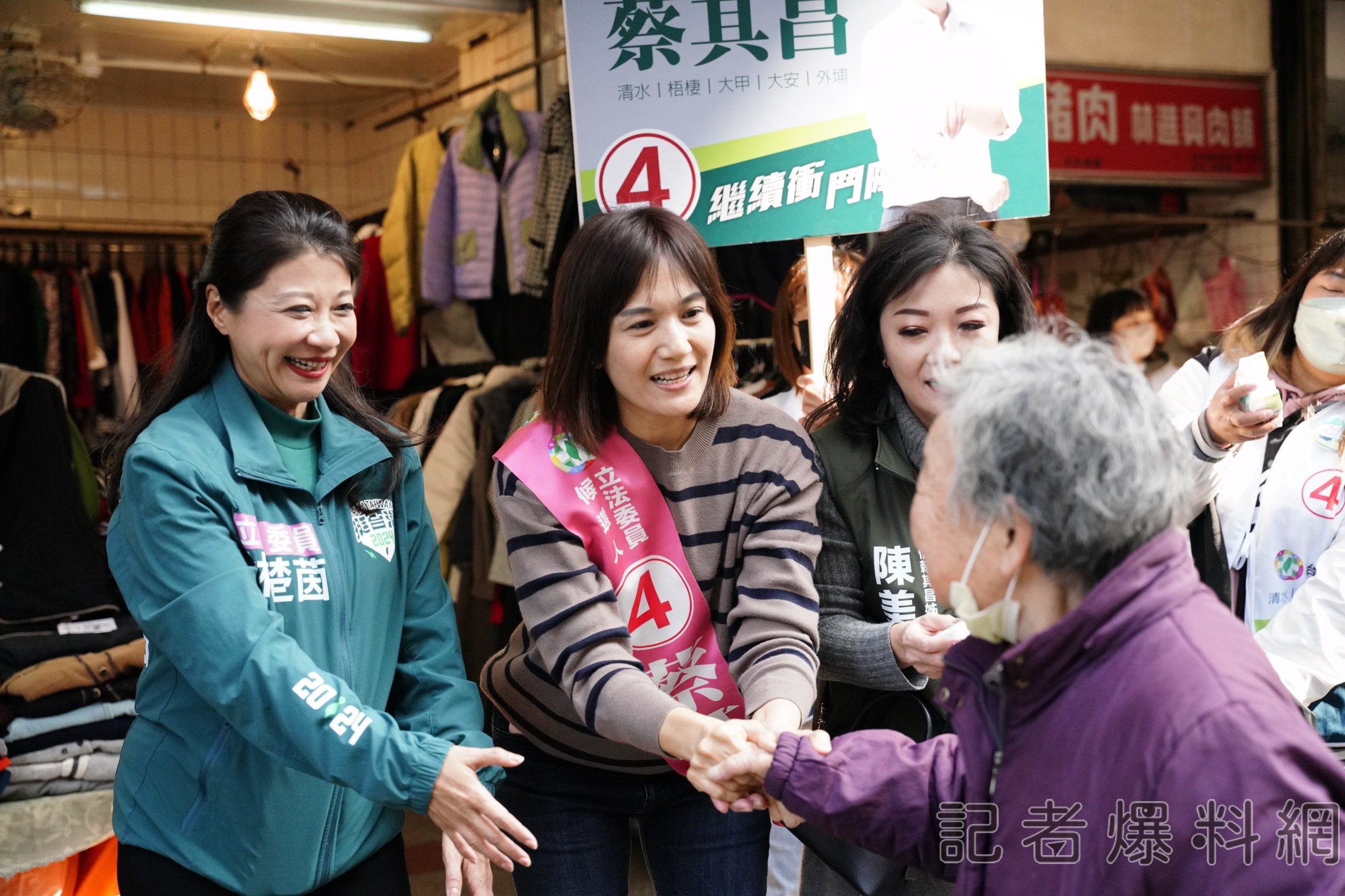 女力挺蔡其昌 林楚茵陪同蔡其昌太太市場掃街拜票