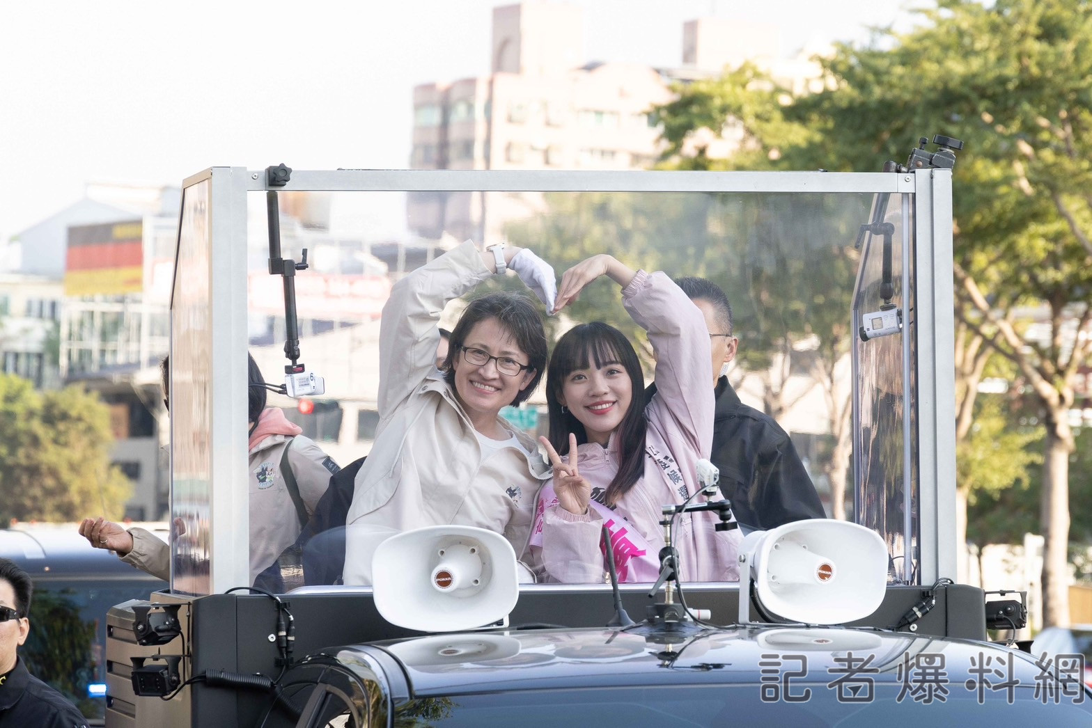 黃捷今（11）日與民進黨副總統候選人蕭美琴共同車掃。（圖／黃捷競辦提供）