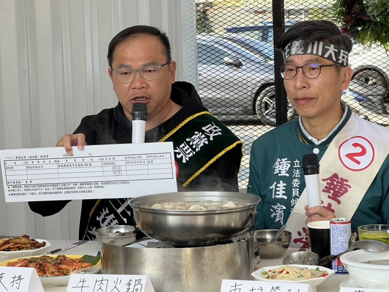 王義川展現出他對屏東的熟識　與鍾佳濱共同吃汕頭火鍋推銷屏東