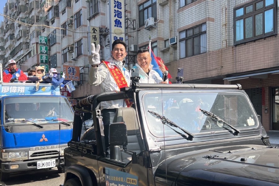 民眾黨中市黨部掛藍白合體看版 江和樹:合力下架新潮流 230 民眾黨中市黨部掛藍白合體看版 江和樹:合力下架新潮流 229