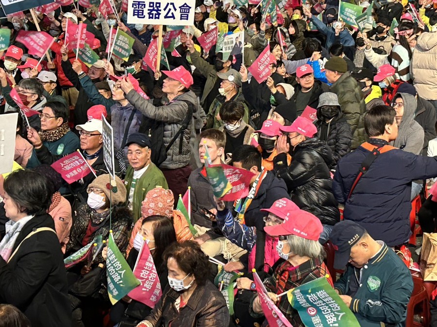 黃金週/時間不到就擠爆!民進黨凱道造勢湧入3萬人卡位 226 黃金週/時間不到就擠爆!民進黨凱道造勢湧入3萬人卡位 225