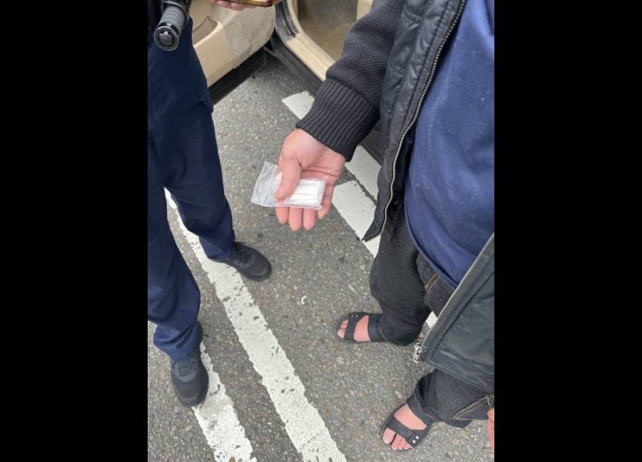 車牌逾檢註銷 59歲駕駛拒檢逃1公里原來身藏18包海洛因 226 cnews204241011a16
