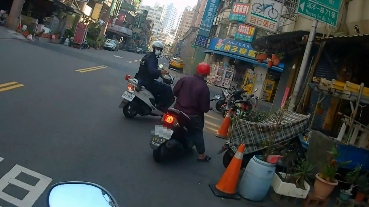 男子酒駕遭逮牽拖「肝不好無法吹氣」 警方苦笑勸「應該和肝無關…」〈圖/翻攝畫面〉