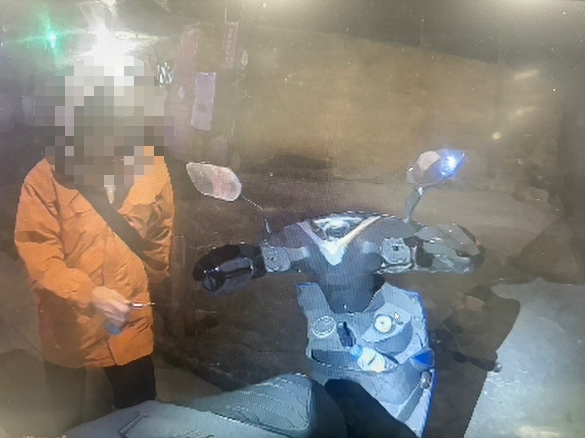 員警火速幫忙民眾找回其愛車。(記者薛秀蓮翻攝)