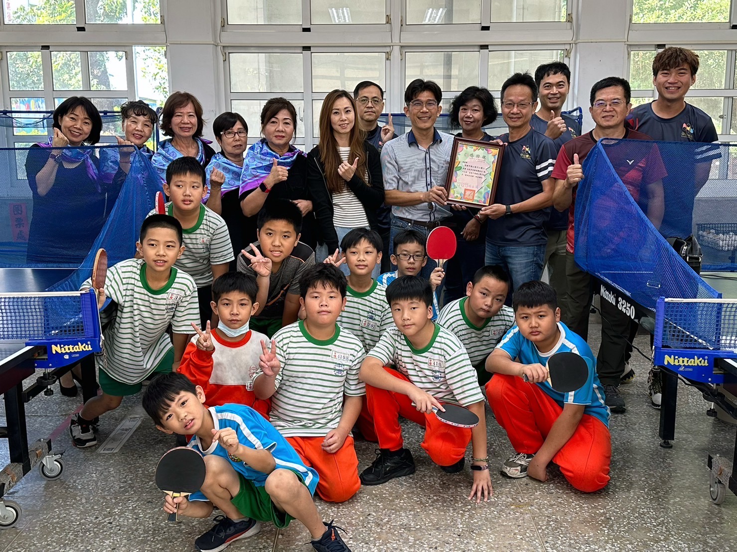 中山國小桌球隊偏鄉傳愛 送給美濃中壇國小桌球設備