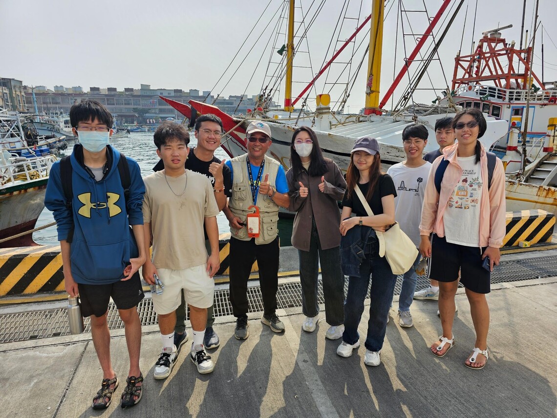 漾新聞|教室在窗外!高雄大學師生走讀蚵仔寮體會產業經濟與人文歷史密不可分