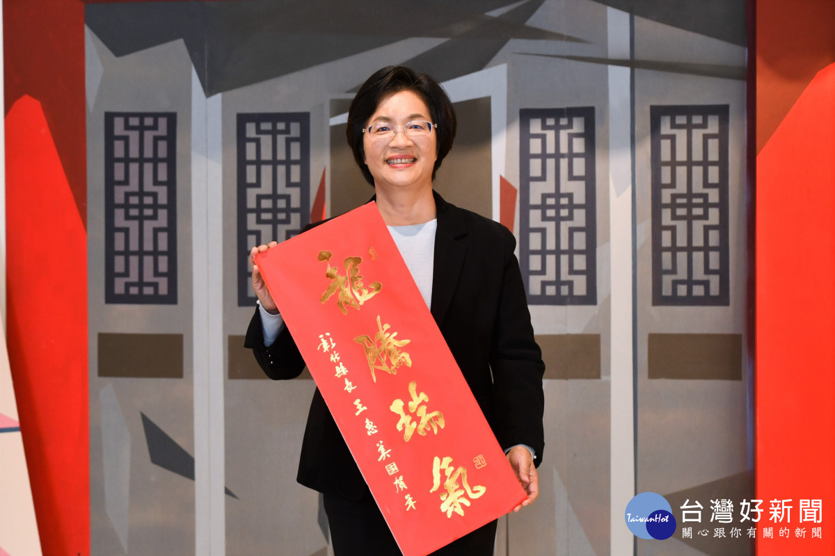 彰化縣政府「龍騰瑞氣」春聯象徵喜氣吉祥的春聯，呈祥納福。圖彰化縣政府提供