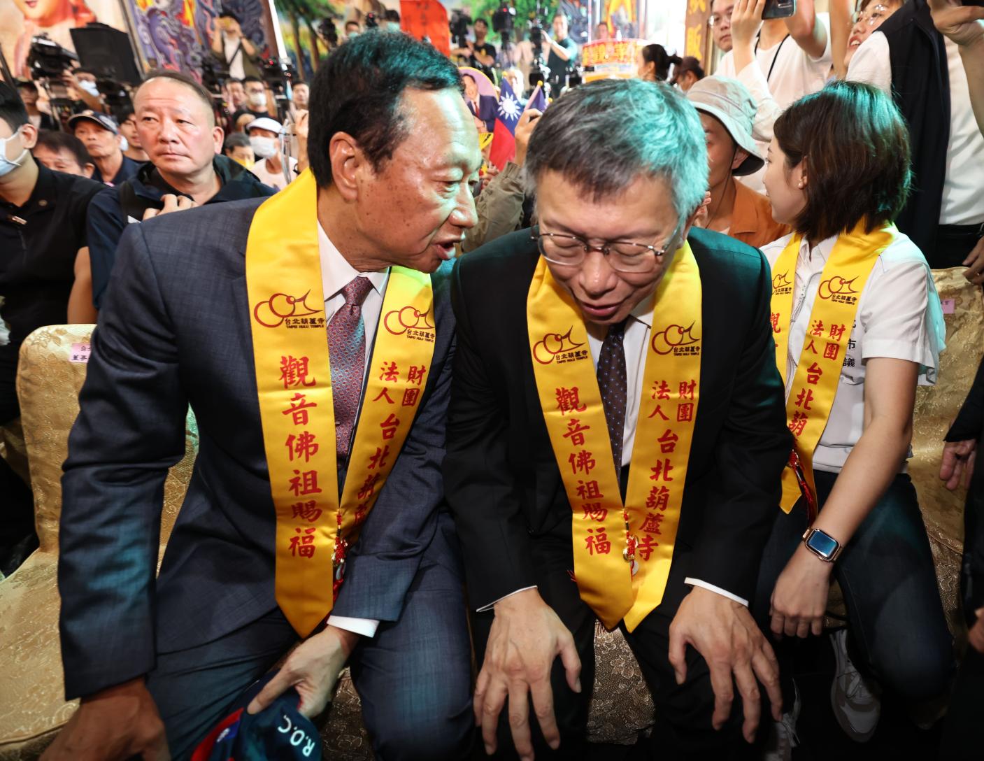 周孟蓉爆料,郭台銘(左)曾告知她為了政黨輪替,不會也不能支持柯文哲(右),唯有集中選票支持侯友宜,下架民進黨。資料照片