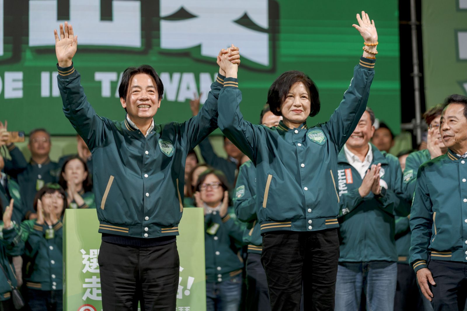 民進黨選前之夜台南場，賴清德夫人吳玫如以神秘嘉賓身份現身，帶起活動高潮。賴清德競總提供