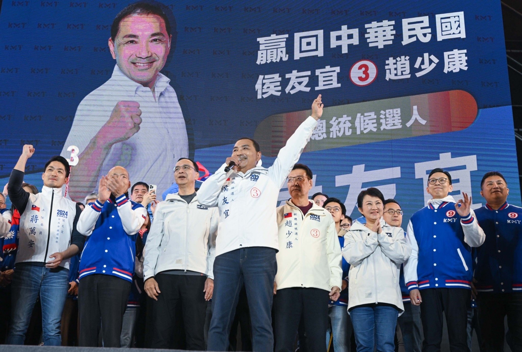 國民黨總統候選人侯友宜選前之夜高喊第四次政黨輪替。國民黨提供