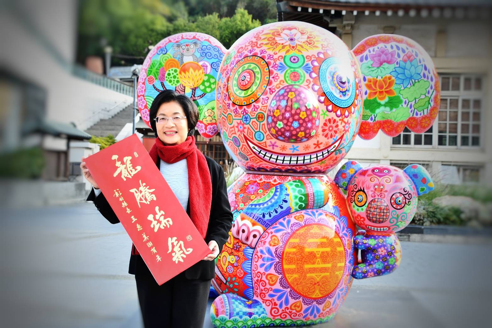 ▲「龍騰瑞氣」！為迎接2024「龍」年到來，彰化縣政府特別邀請書法名家吳肇勳老師書寫，融合書法藝術內涵春聯供民眾免費索取。（縣府提供）