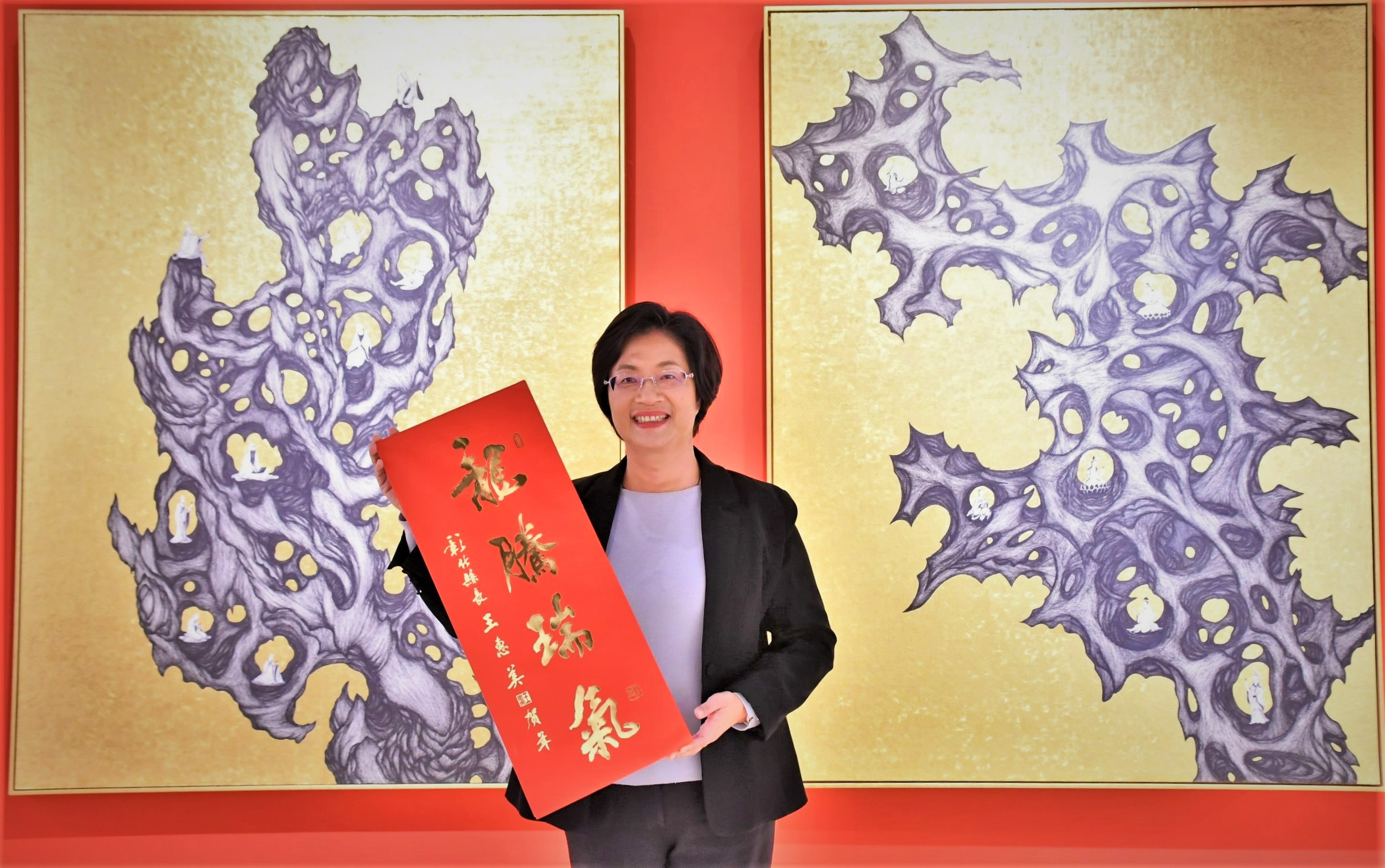 ▲「龍騰瑞氣」！為迎接2024「龍」年到來，彰化縣政府特別邀請書法名家吳肇勳老師書寫，融合書法藝術內涵春聯供民眾免費索取。（縣府提供）