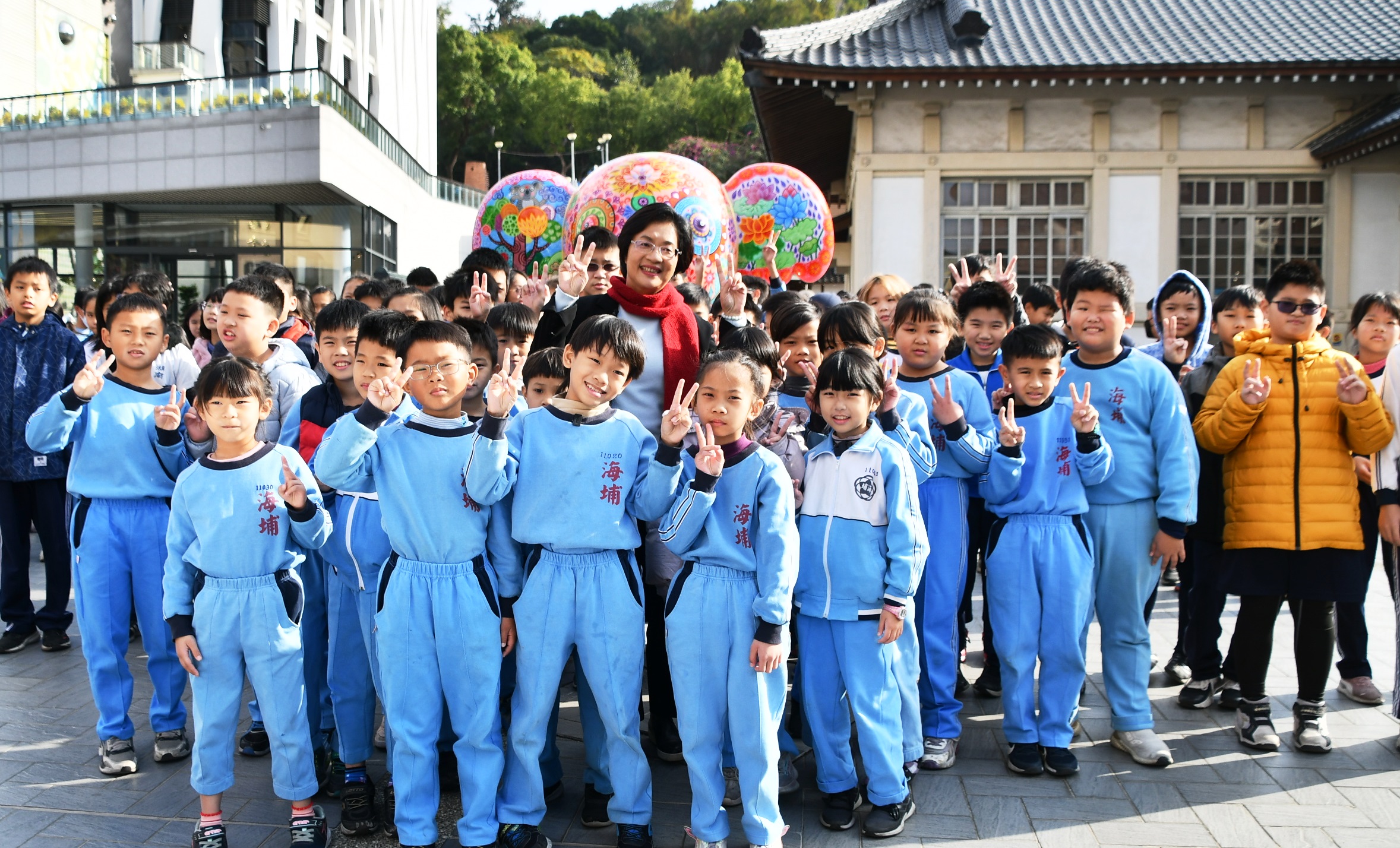▲「龍騰瑞氣」！為迎接2024「龍」年到來，彰化縣政府特別邀請書法名家吳肇勳老師書寫，融合書法藝術內涵春聯供民眾免費索取。（縣府提供）