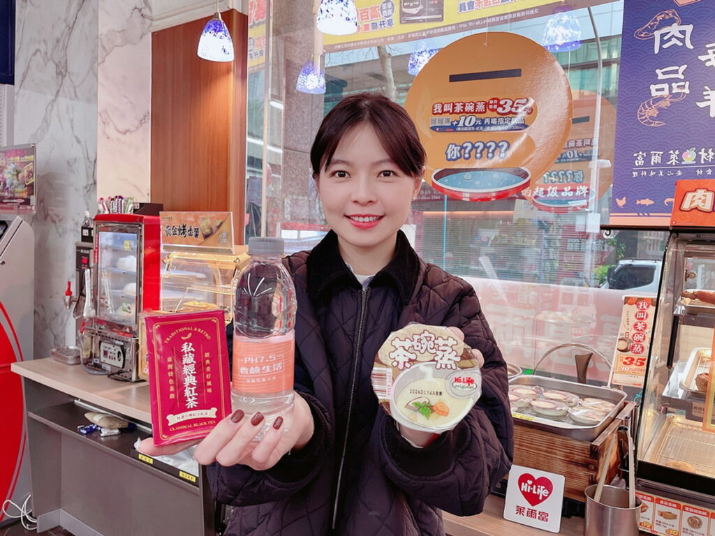 搶攻選舉商機,萊爾富800家限定門市,於1月30日前推出茶碗蒸單件促銷35元,加10元喝指定飲品