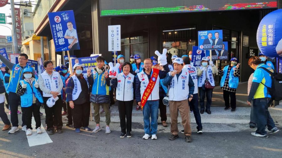選前最後一天 王惠美路口、車掃拜票全力搶救楊曜聰