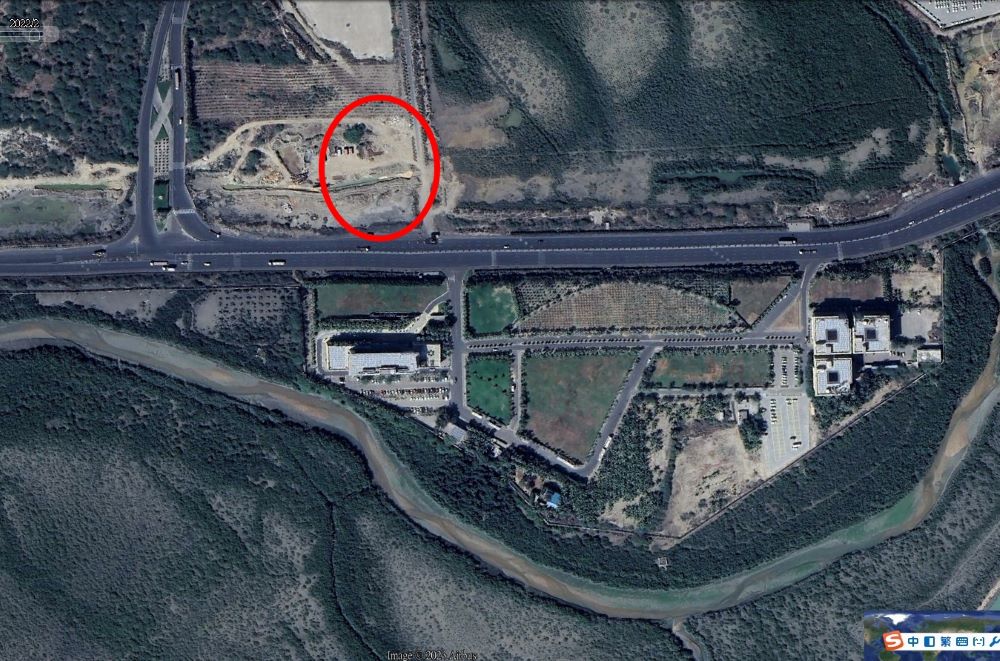 《圖說》 2022年2月阿達尼總部對面衛星圖看疑似整建,載自google網。