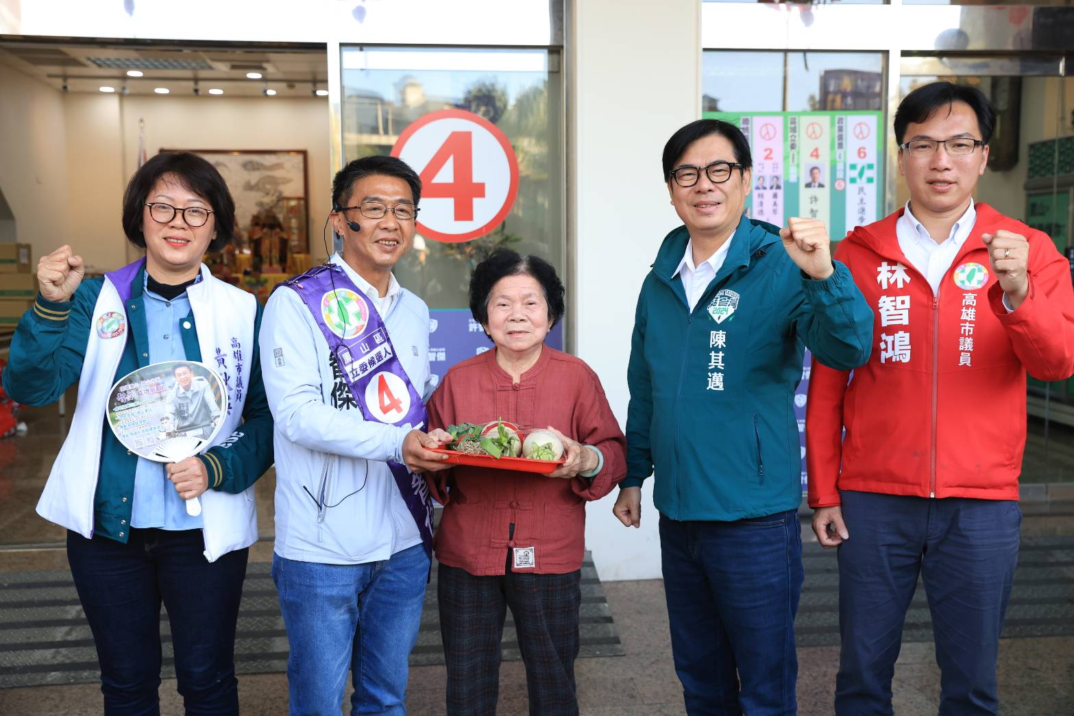 三天三度陪同掃街 市長陳其邁: 鳳山需要許智傑續留立法院，看緊預算顧建設