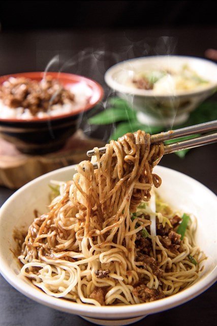 超美落羽松！仙境「西」遊記 騎乘綠能電動車嚐美食、賞美景