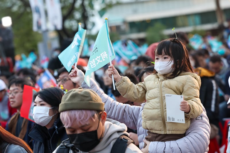 柯文哲的新莊競選總部,氣氛凝重。中央社