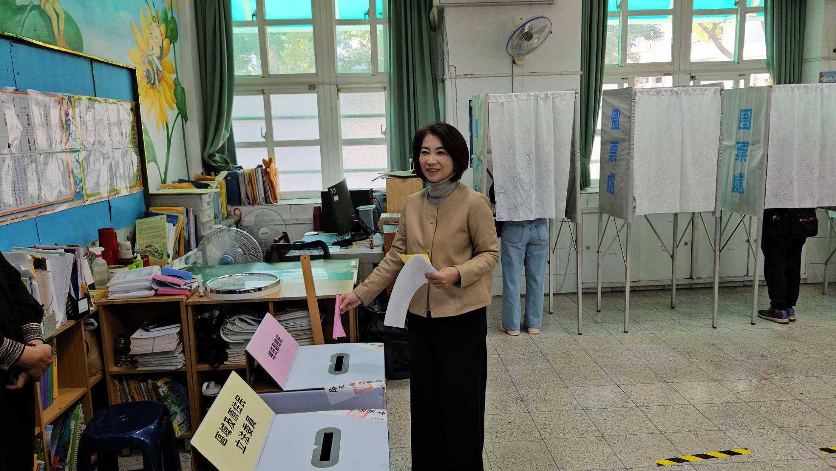 周春米呼籲民眾出門投票 不忘推銷屏東觀光