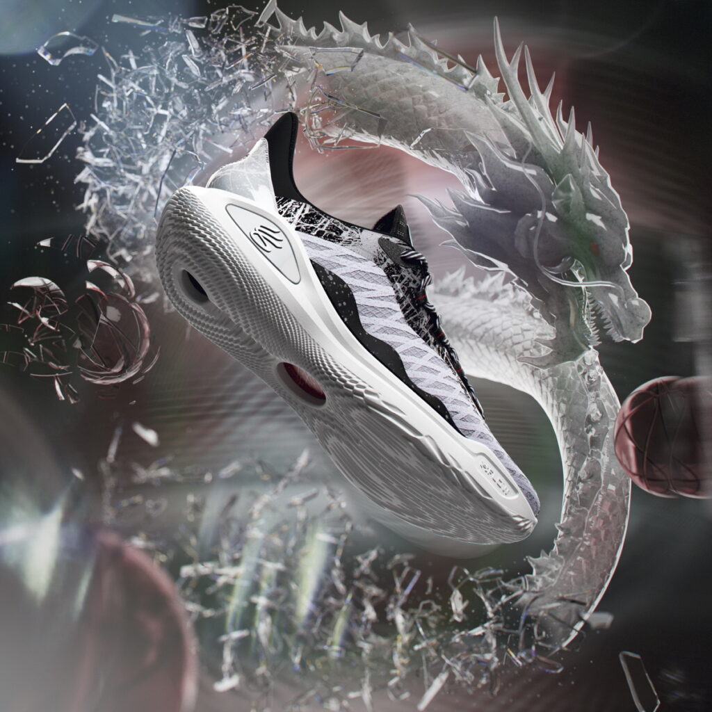 CURRY 11 X「Future Dragon」配色採用黑銀碎玻璃設計,致敬《龍爭虎鬥》電影,李小龍打碎玻璃幻象的著名場景。