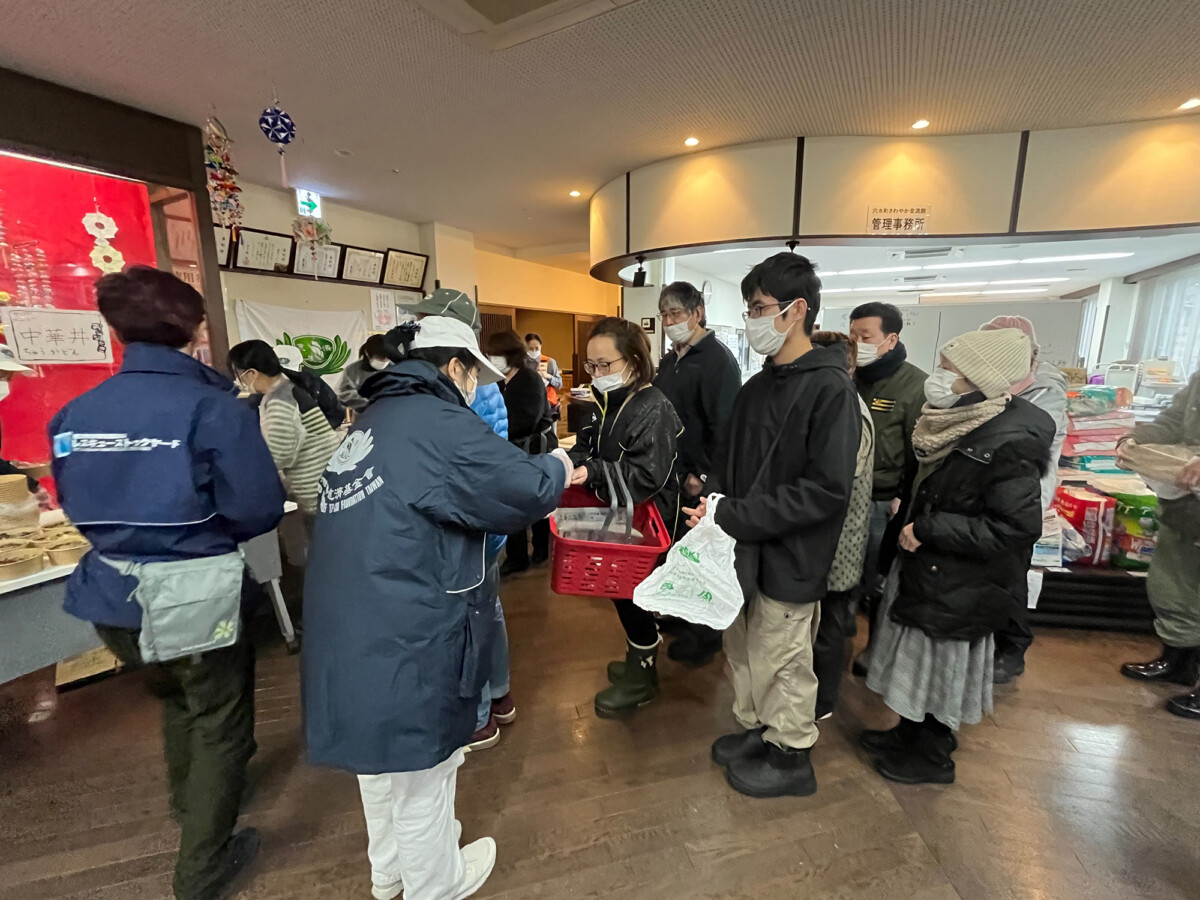 ▲慈濟日本分會1月13日中午前在石川縣穴水町提供熱食發放，希望至少提供二個星期的熱食。(圖為慈濟基金會提供)