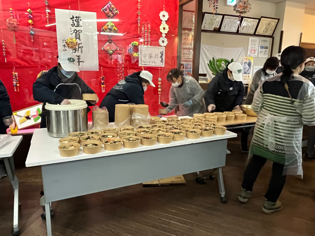▲14位日本慈濟志工提前分別從東京和大阪前往，分頭勘查地點、採購食材，於1月13日中午前，在避難所展開首次的熱食供應。（圖／慈濟基金會提供）
