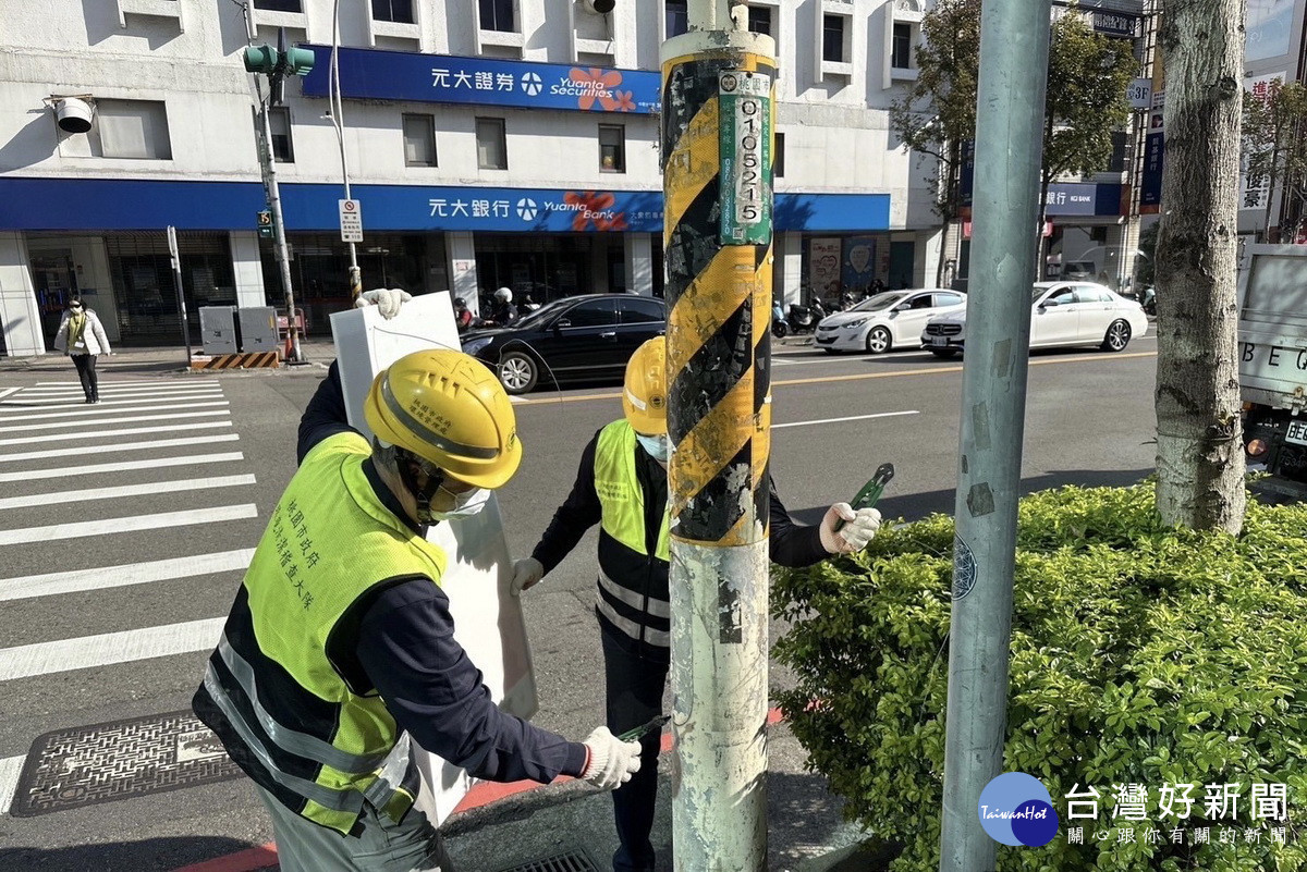 維護乾淨市容環境,桃園市清潔隊選後拆除競選廣告物達4,607件。